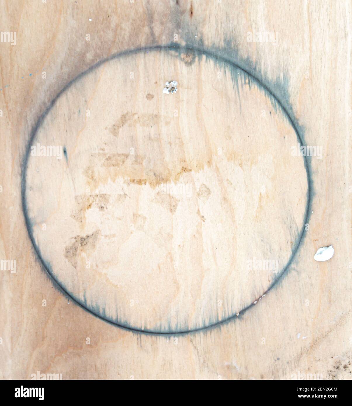 round mark left by a gallon of paint on plywood Stock Photo