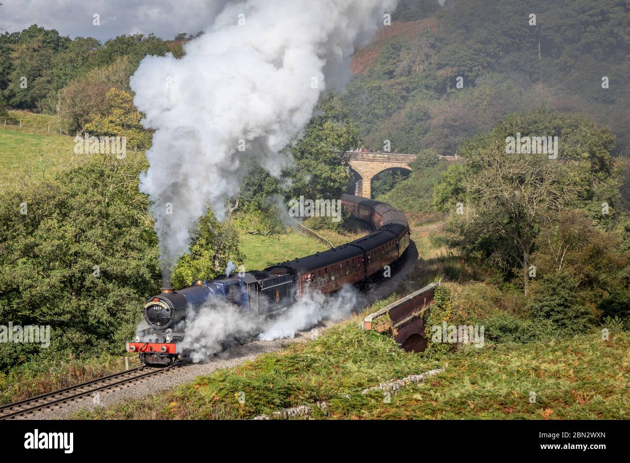 BR 'King' 4-6-0 No. 6023 'King Edward II' powers up towards Goathland on the North Yorkshire Moors Railway during their Autumn Steam Gala Stock Photo