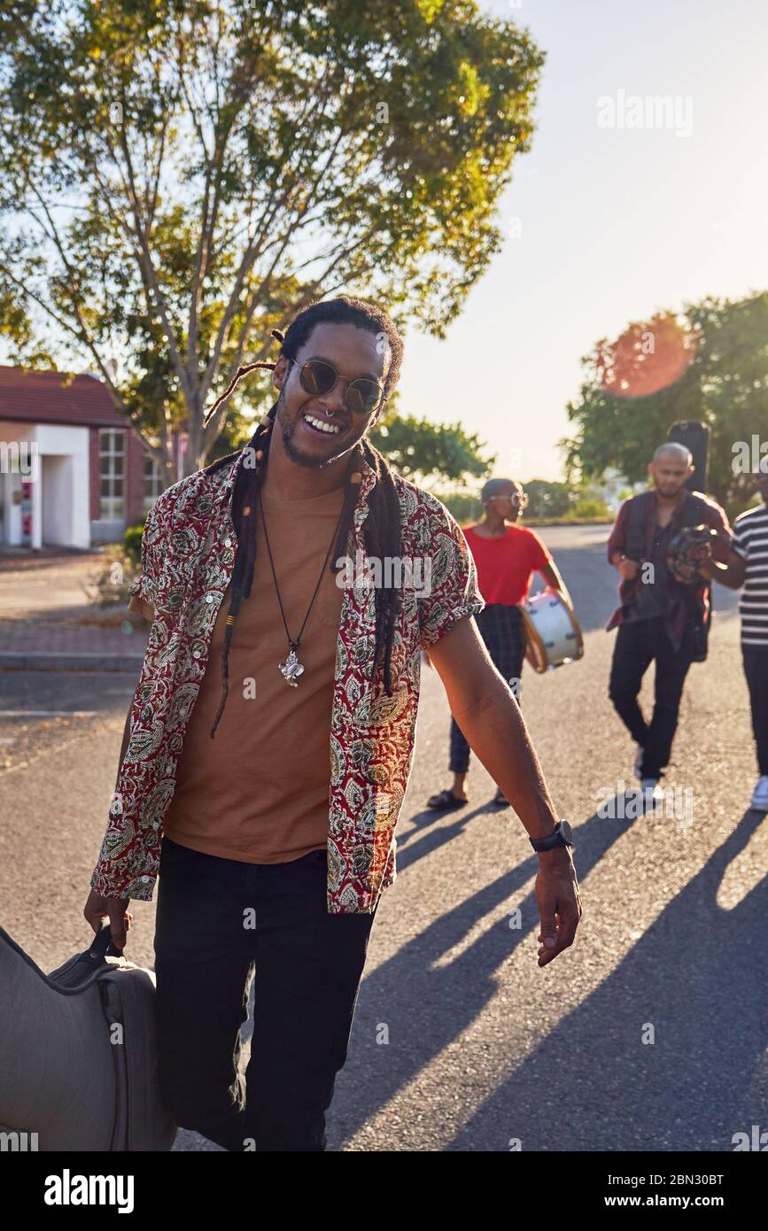 Man carrying guitar case hi-res stock photography and images - Alamy