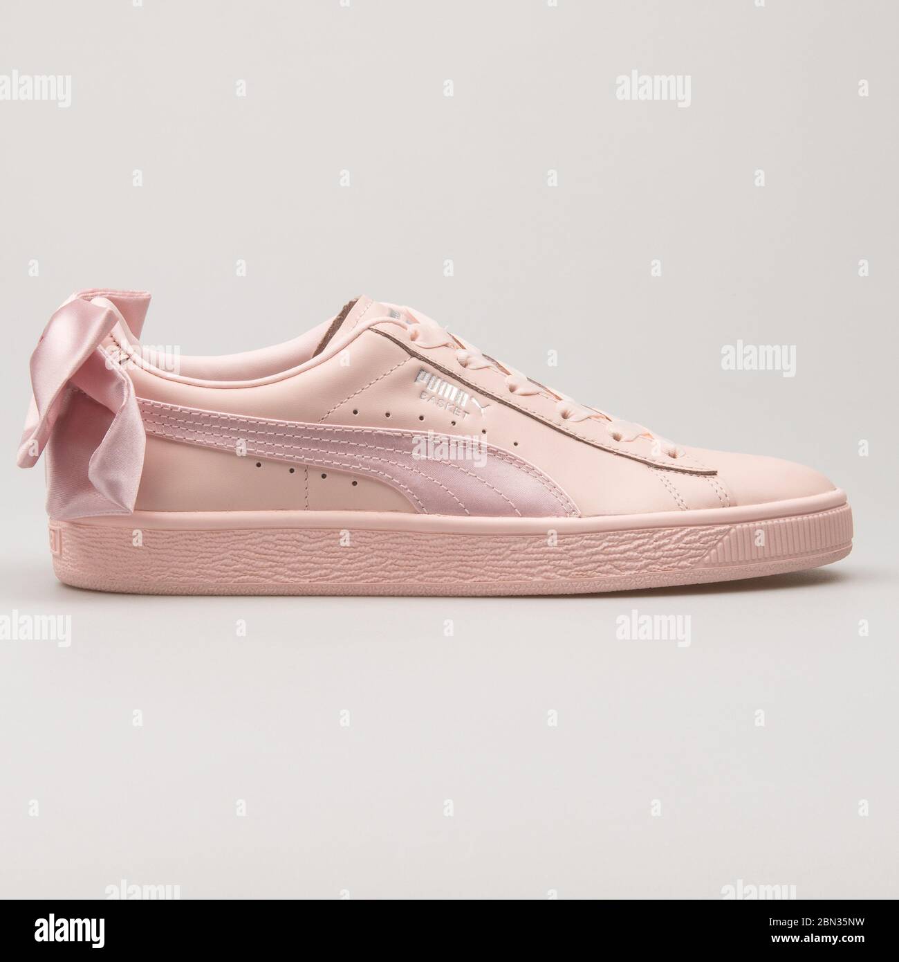 Puma basket bow pearl best sale