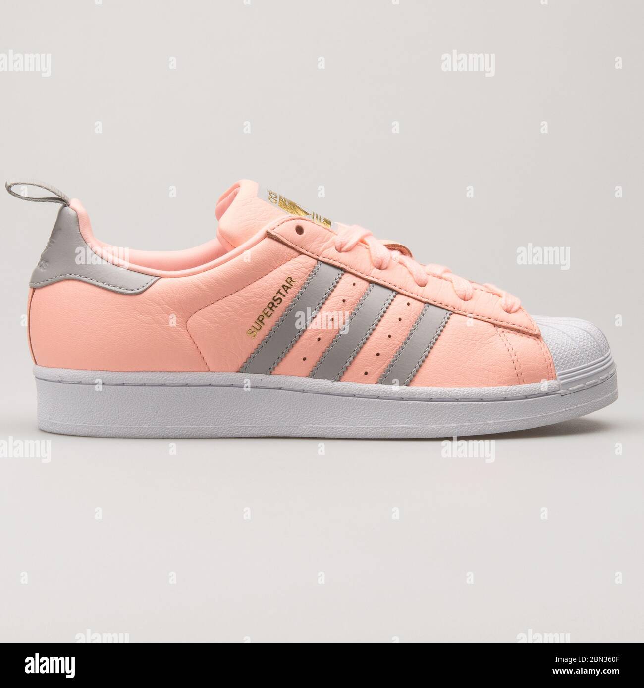 White And Gold Adidas Superstar Trainers Sneakers High Resolution Stock Photography And Images Alamy