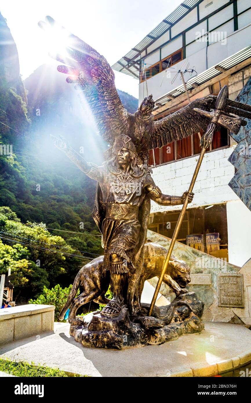 Statue of Inca Emperor Pachacuti with puma, condor and snake, Inca  Cosmological Trilogy at Aguas Calientes, town nearest to Machu Pichhu, Peru  Stock Photo - Alamy