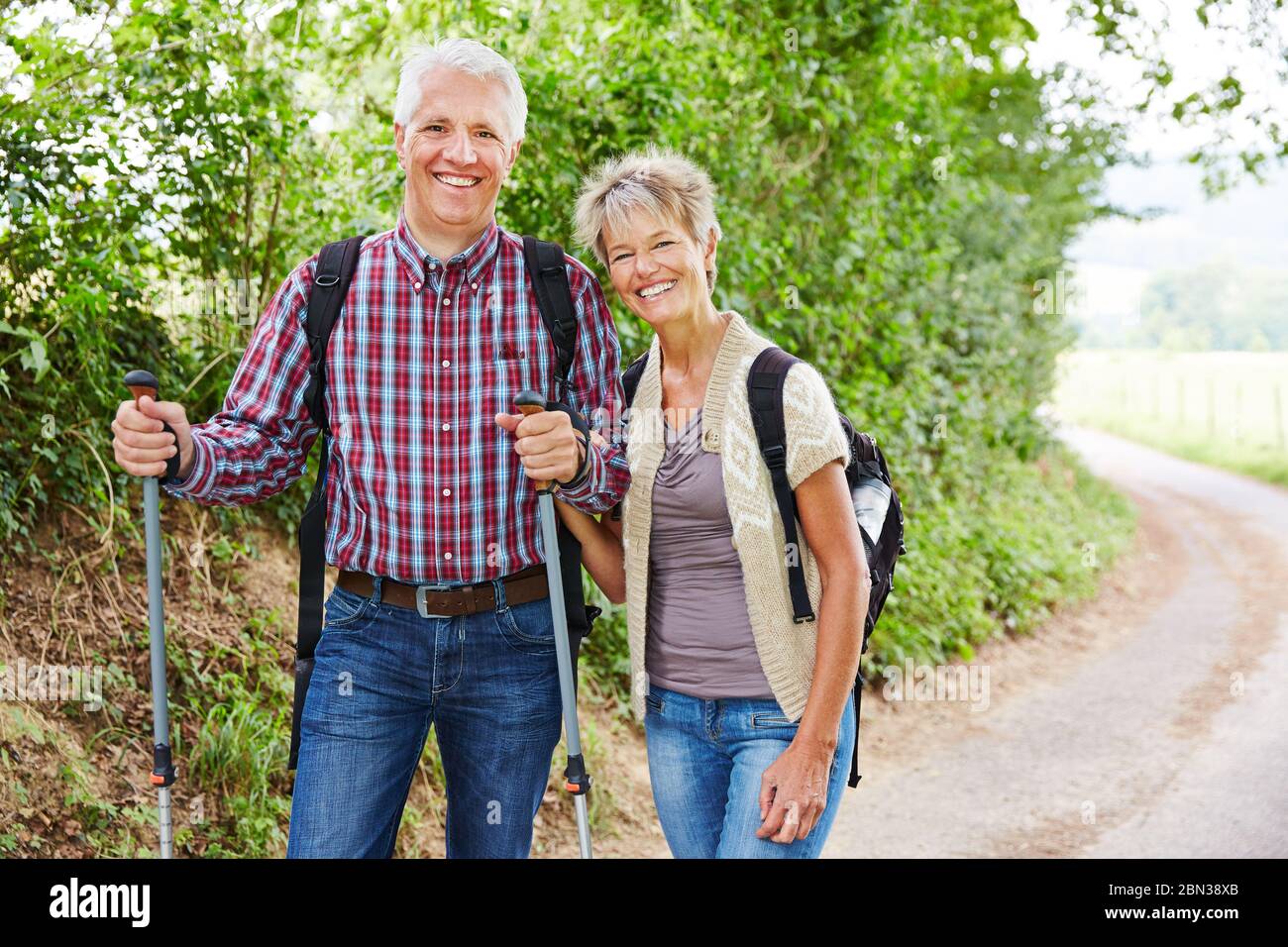 Seniors walking hiking hi-res stock photography and images - Alamy