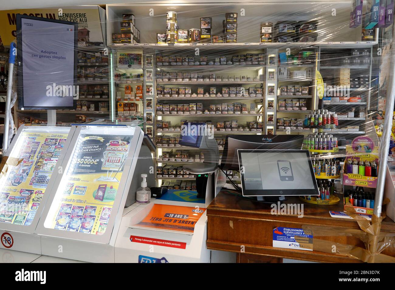Tobacconist hi-res stock photography and images - Page 17 - Alamy