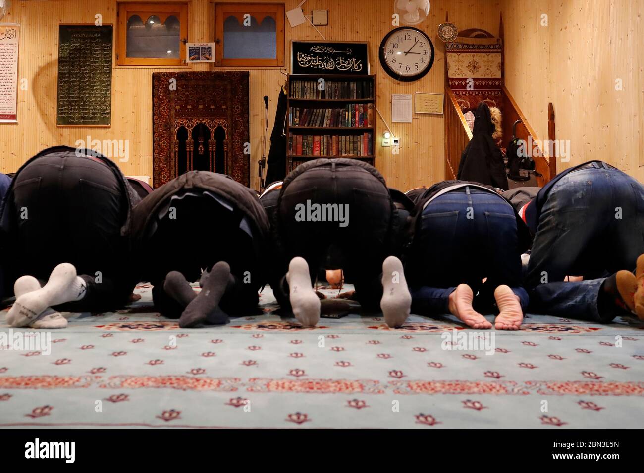 The Centre Islamique de Geneve (Islamic Center of Geneva).  The Muslim Brotherhood.   Muslim man praying together inside the mosque.  Geneva. Switzerl Stock Photo