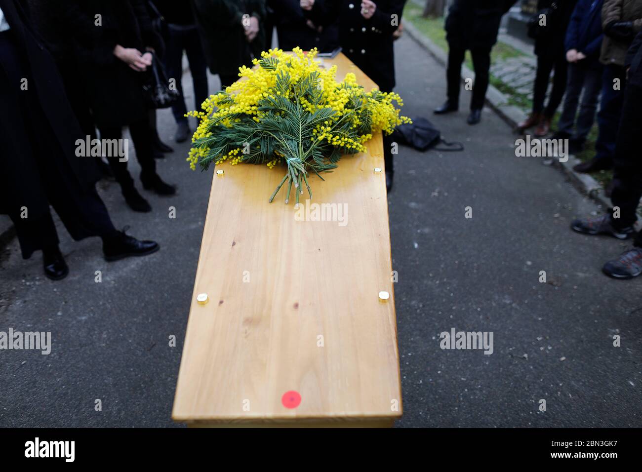 Funeral at Montrouge cemetery, France Stock Photo Alamy