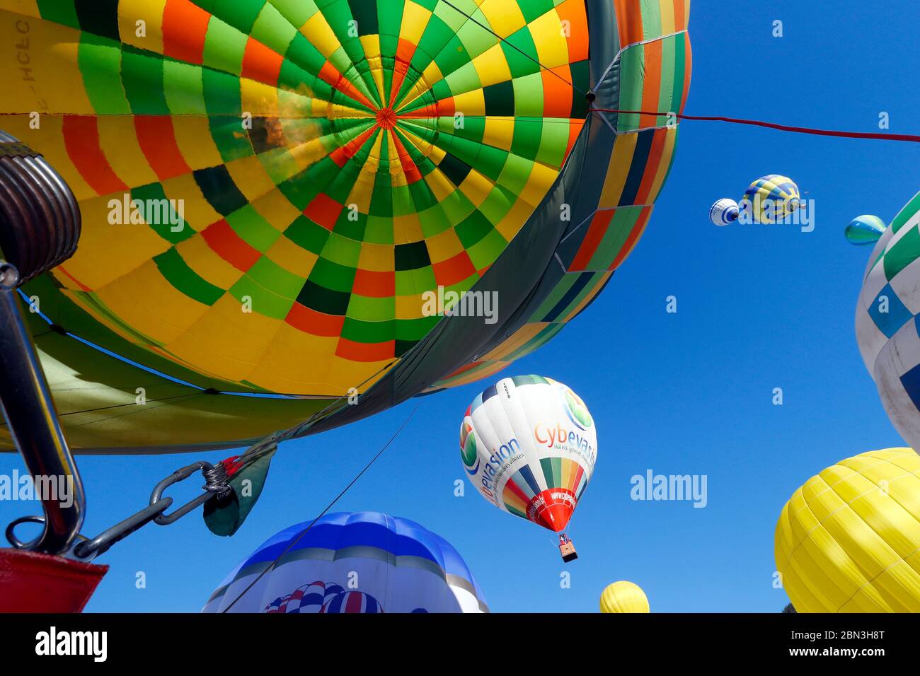 Vol En Montgolfiere High Resolution Stock Photography And Images Alamy