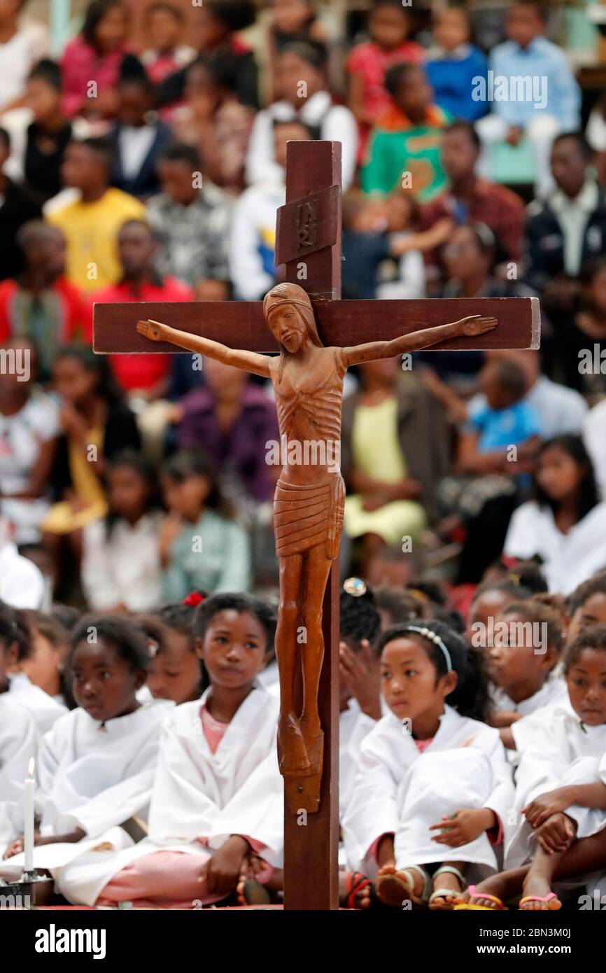 Sunday catholic mass with the Akamasoa Community of Good Friends.  Crucifix, Jésus on the cross.  Antananarivo. Madagascar. Stock Photo