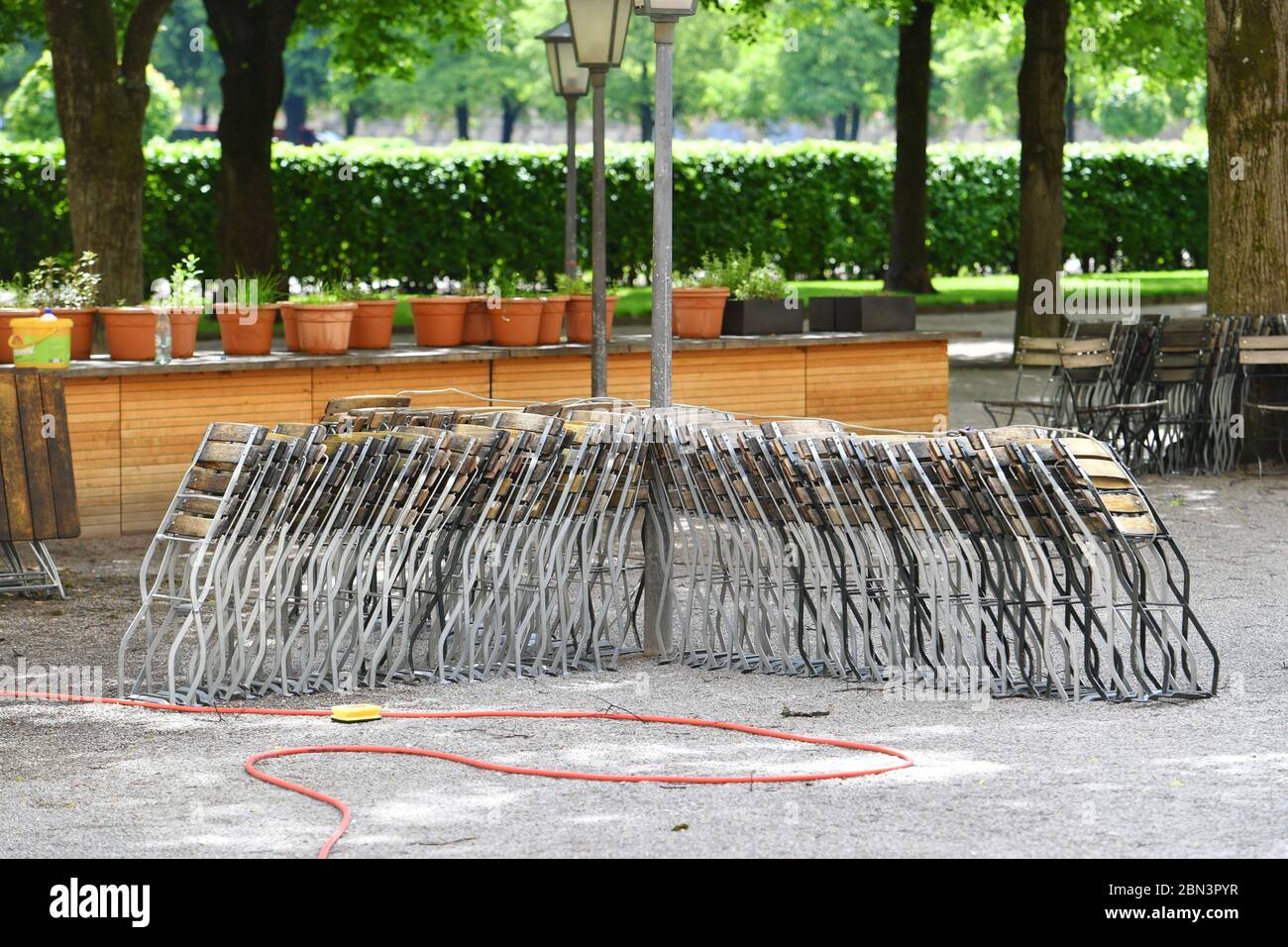 Topic picture: Coronavirus pandemic/gastronomy in Bavaria before gradual opening. Stacked chairs and tables of a beer garden in the Hofgarten in Munich on May 12, 2020. From May 18, beer gardens and outdoor dining will again be able to welcome guests. | usage worldwide Stock Photo