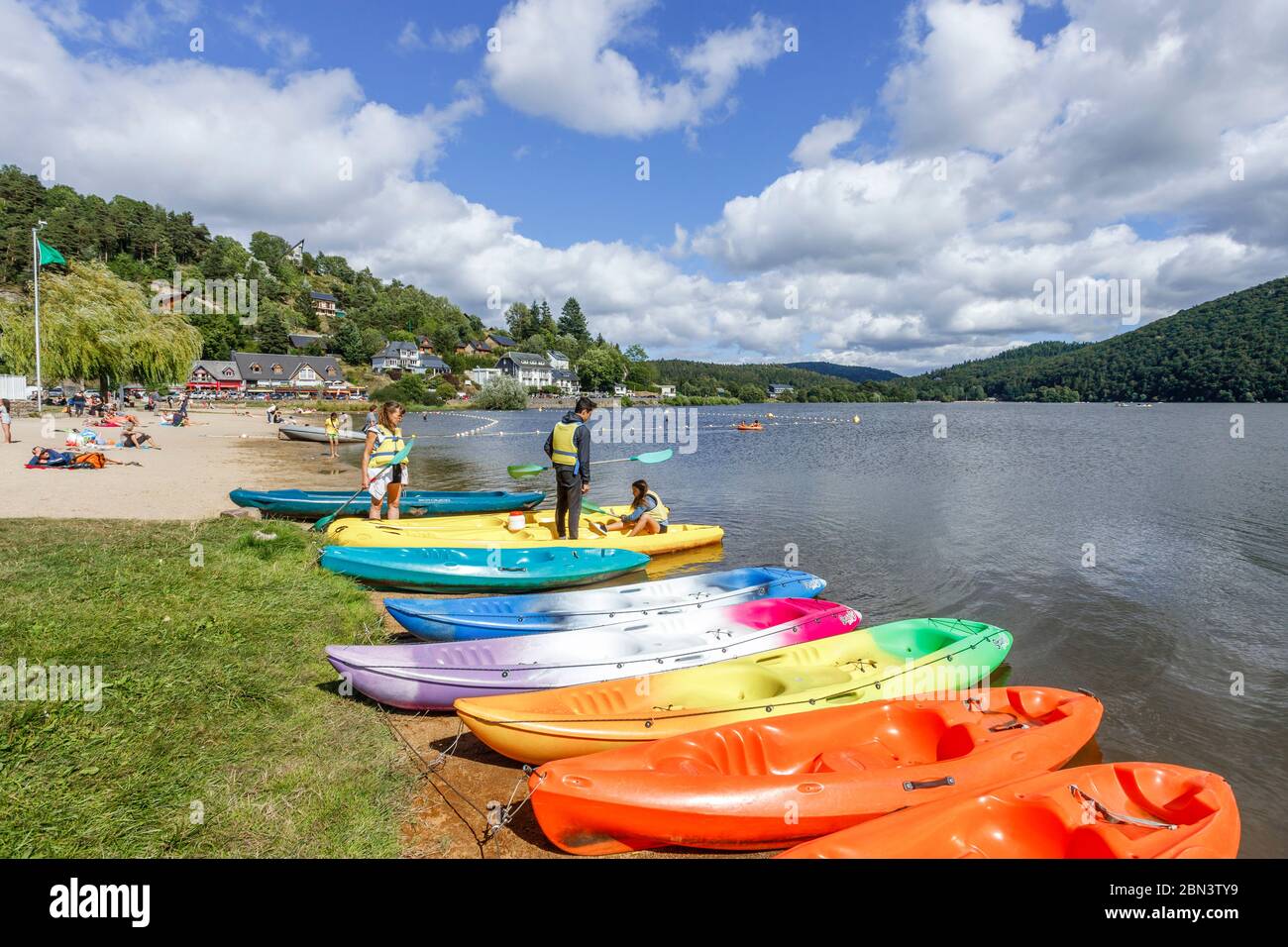 France, Puy de Dome, Volcans d’Auvergne Regional Natural Park, Chambon sur Lac, Lake Chambon, nautical base with canoe and kayak // France, Puy-de-Dôm Stock Photo