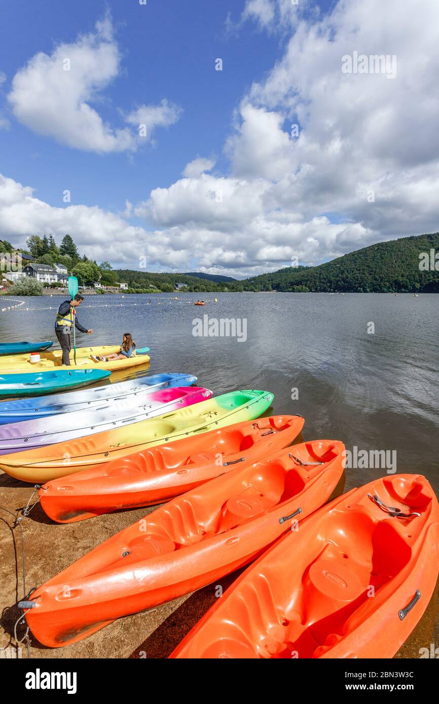 France, Puy de Dome, Volcans d’Auvergne Regional Natural Park, Chambon sur Lac, Lake Chambon, nautical base with canoe and kayak // France, Puy-de-Dôm Stock Photo