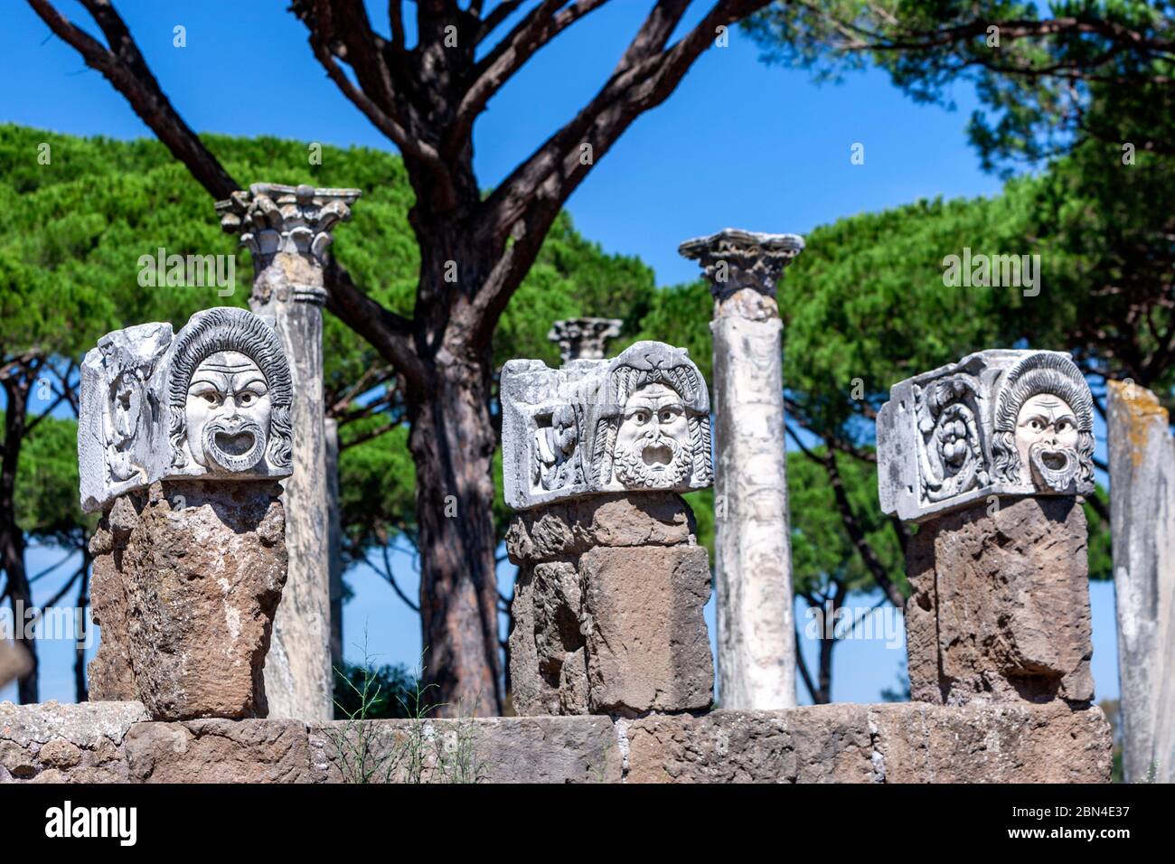 Roman+mask+theatre+mask hi-res stock photography and images - Page 2 - Alamy