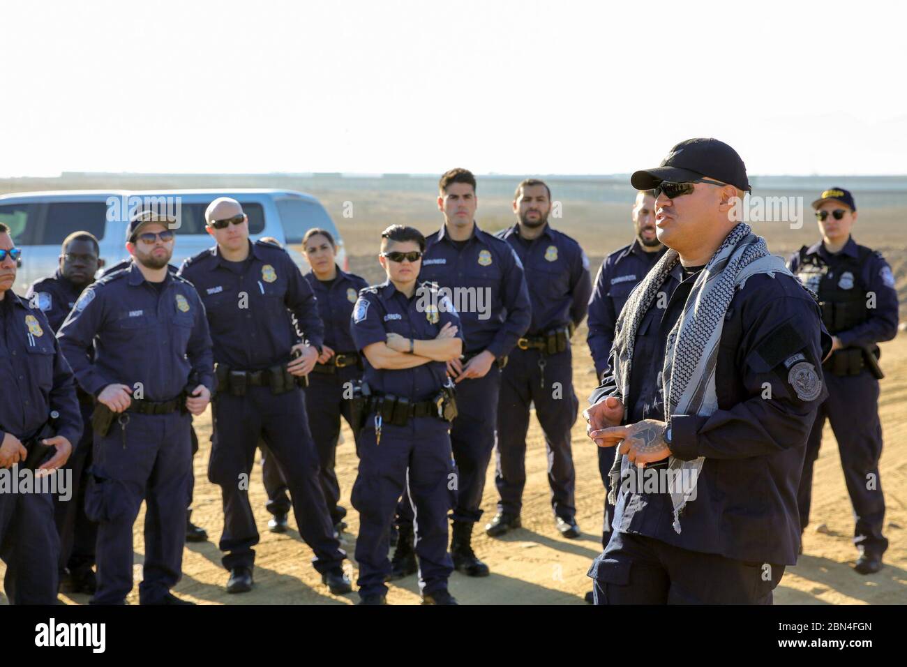 Officers from the San Diego Field Office Special Response Team (SRT)  conduct training exercises for CBP Officers attached to the San Diego Field  Office Mobile Field Force. Courtesy Stock Photo - Alamy