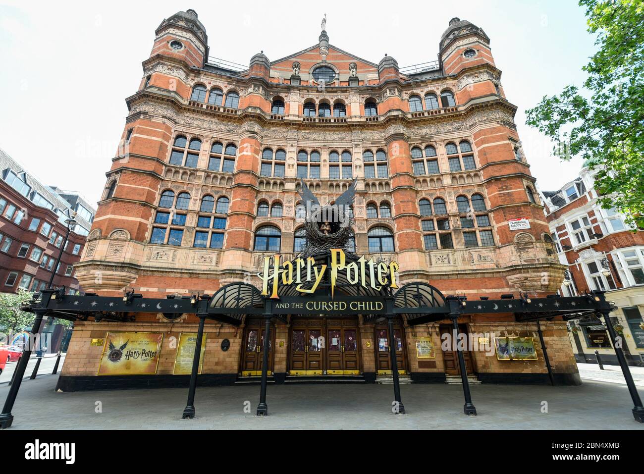 Theatre closed london 2020 hi-res stock photography and images - Alamy