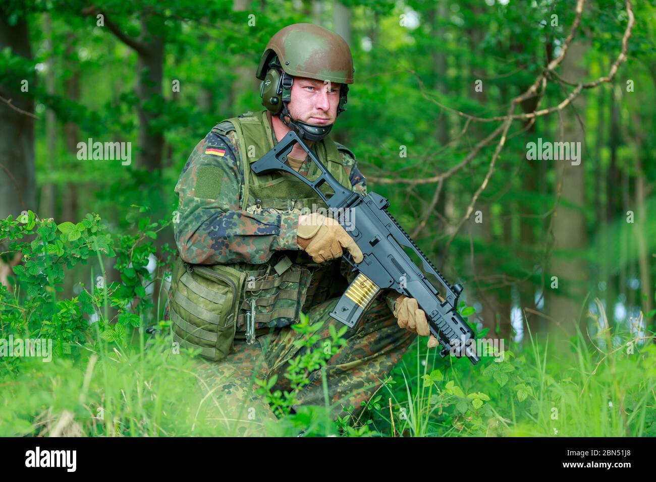 German Assistant Gunner German soldier with a german assault rifle Stock Photo - Alamy