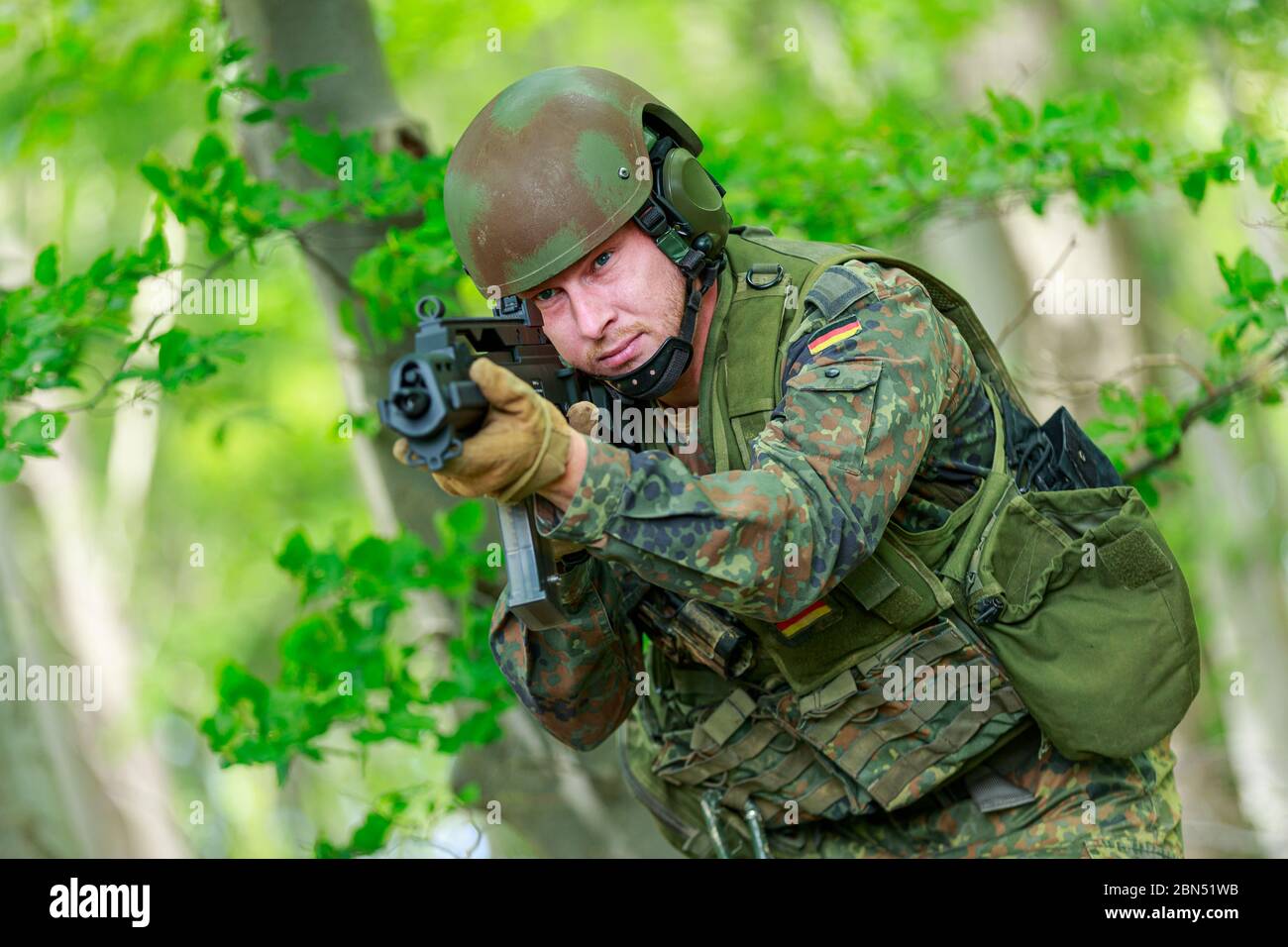 German Assistant Gunner German soldier with a german assault rifle Stock Photo - Alamy