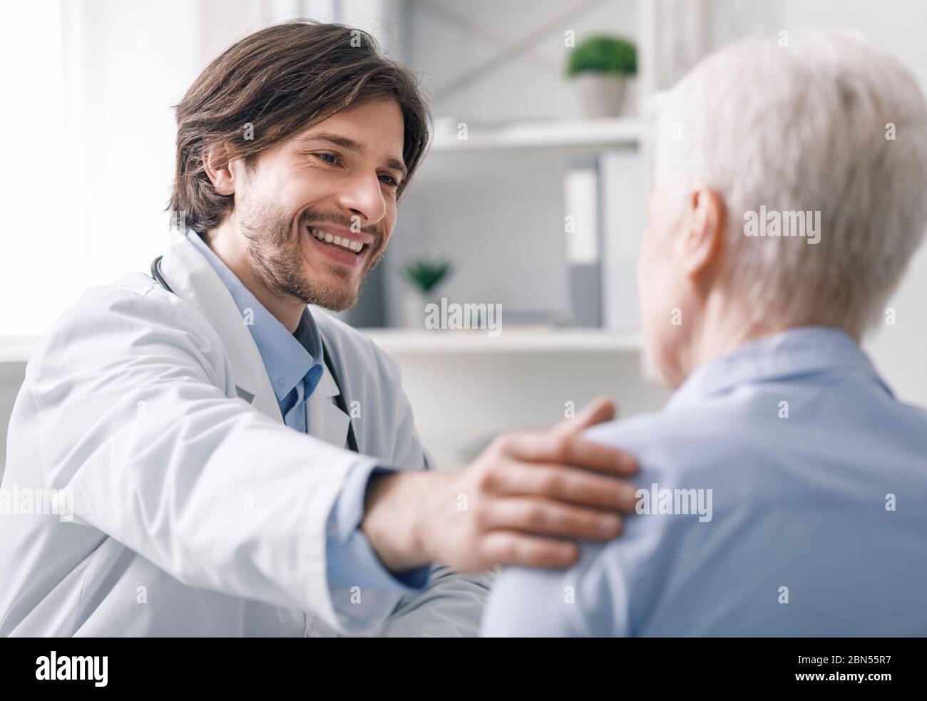 Geriatrician hi-res stock photography and images - Alamy