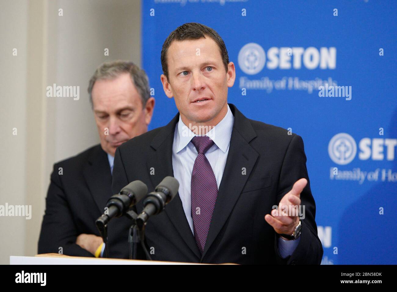 Austin, Texas, USA, January 18, 2008:  Lance Armstrong (r) speaks about a cancer health initiative after  touring a cancer ward at Brackenridge Hospital in Austin with New York City Mayor Michael Bloomberg (l).  ©Bob Daemmrich Stock Photo