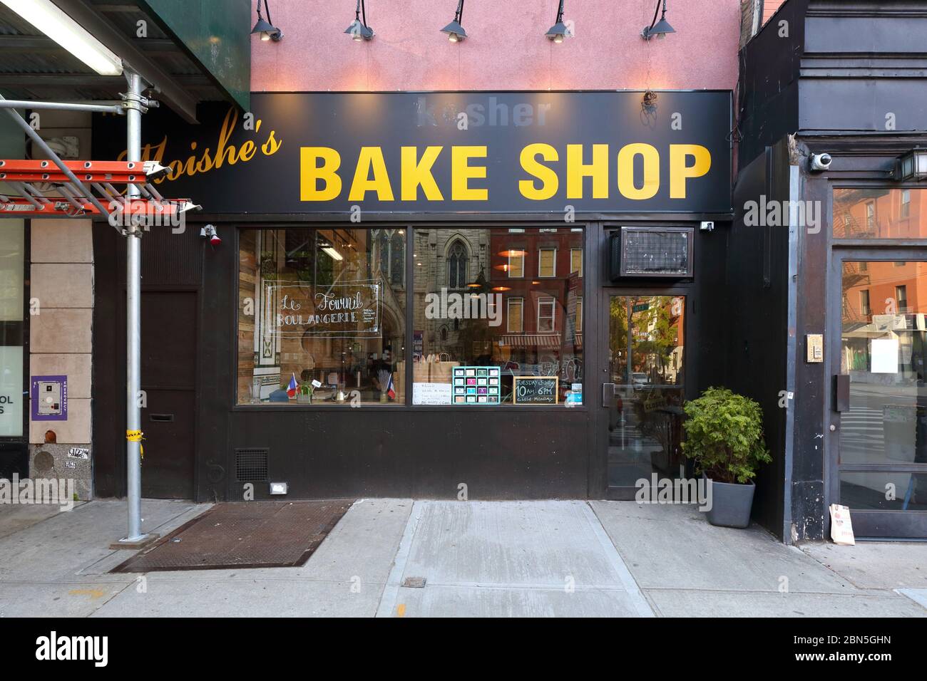 French Bakery Storefront High Resolution Stock Photography and Images