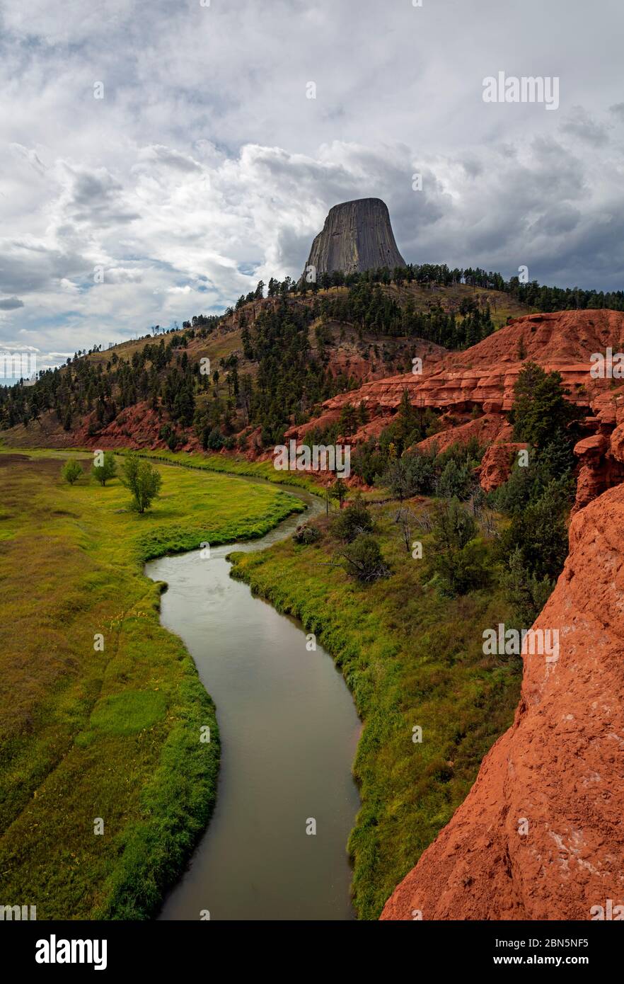 WY0423300...WYOMING The Belle Fourche River flowing through Devil's Tower National Monument