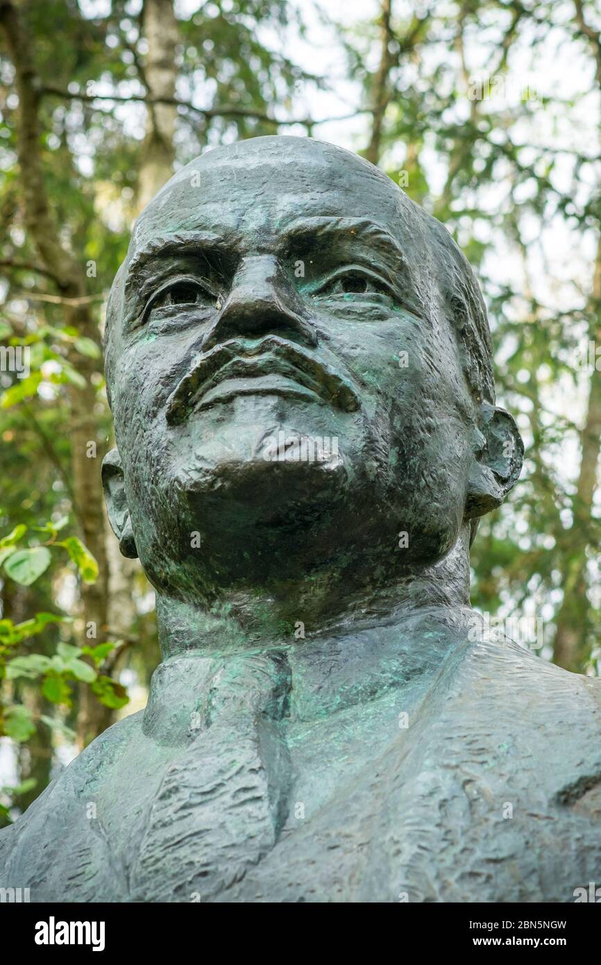 A closeup of a bronze statue head of a pensive Lenin. At Gruto Parkas near Druskininkai, Lithuania. Stock Photo