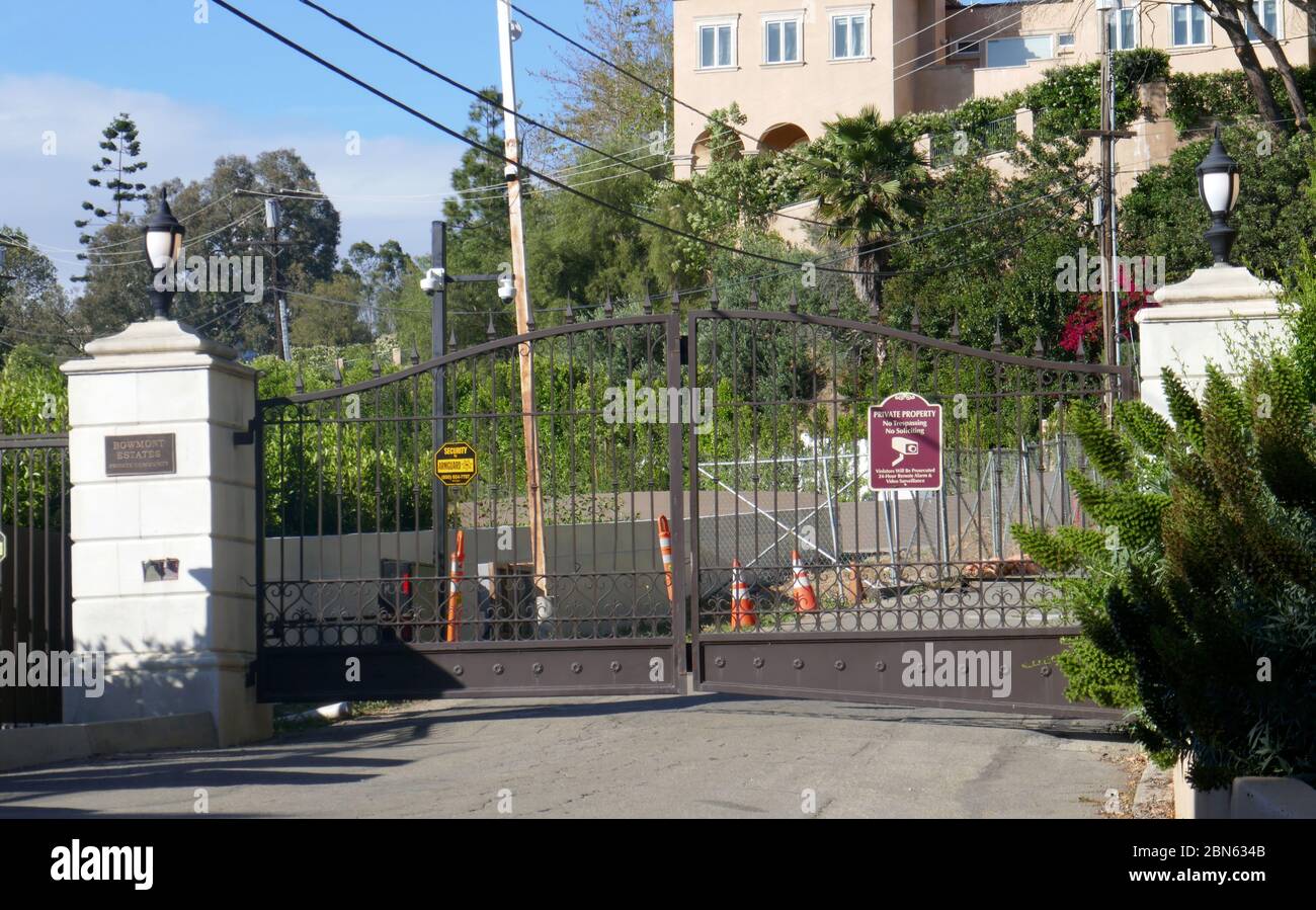 Beverly Hills California Usa 12th May A General View Of Atmosphere Of Frank Sinatra S Former Home At 2666 Bowmont Drive In Bowmont Estates On May 12 In Beverly Hills California
