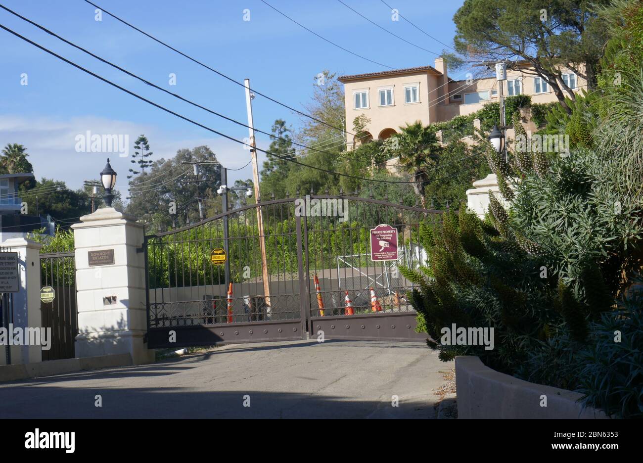 Beverly Hills California Usa 12th May A General View Of Atmosphere Of Frank Sinatra S Former Home At 2666 Bowmont Drive In Bowmont Estates On May 12 In Beverly Hills California