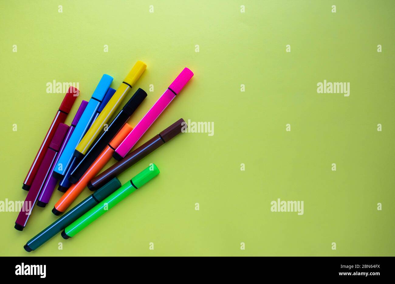Red markers hi-res stock photography and images - Alamy