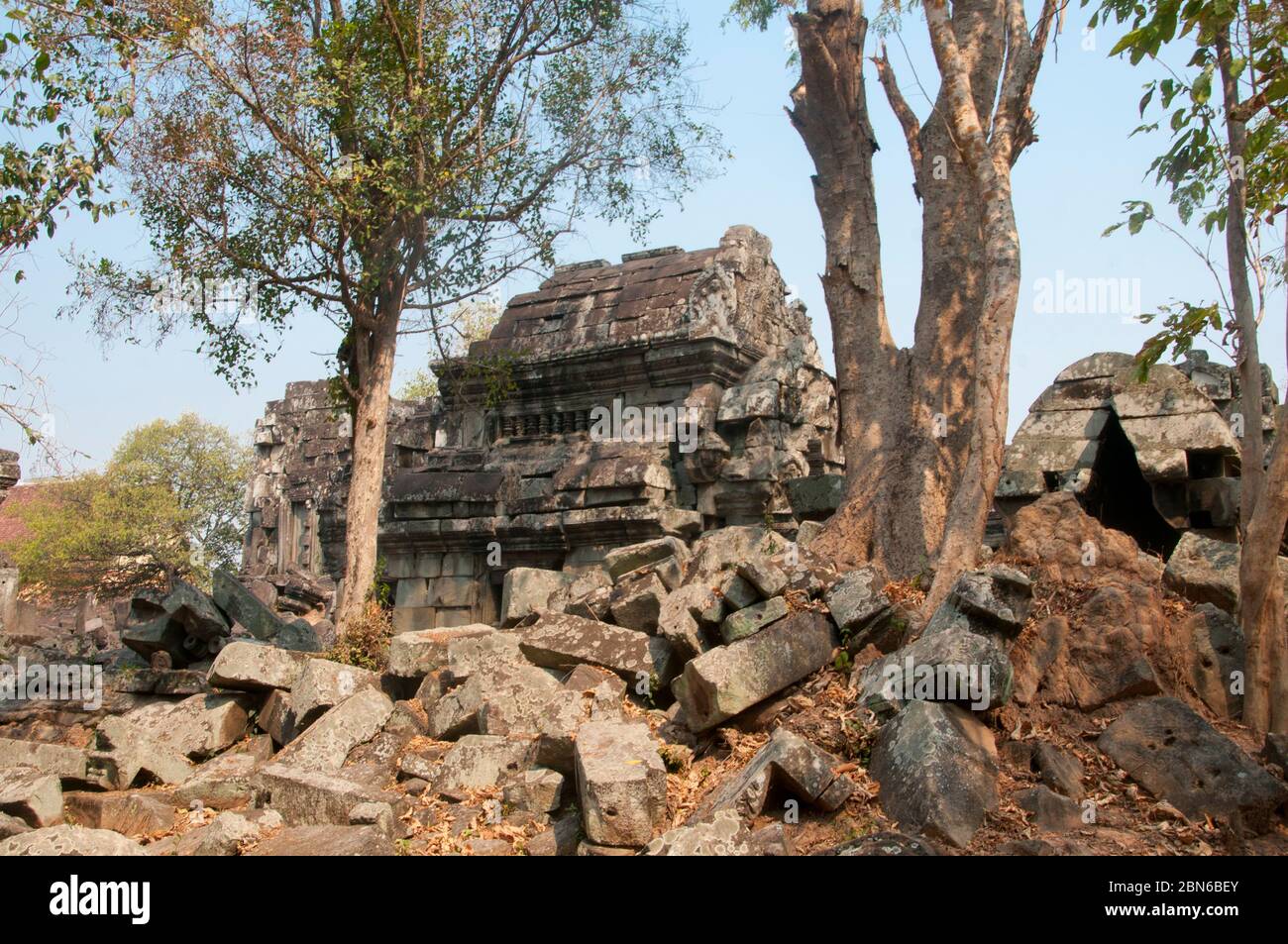 Cambodia: The south library at the early 11th century hilltop Khmer temple, Chau Srei Vibol (also known as Wat Trak), near Angkor.  The unrestored Hin Stock Photo