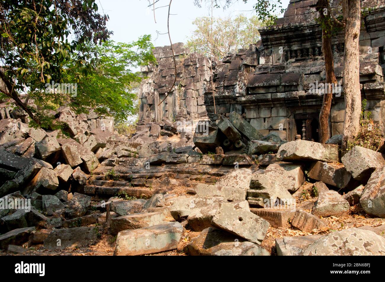 Cambodia: The early 11th century hilltop Khmer temple, Chau Srei Vibol (also known as Wat Trak), near Angkor.  The unrestored Hindu temple of Chau Sre Stock Photo