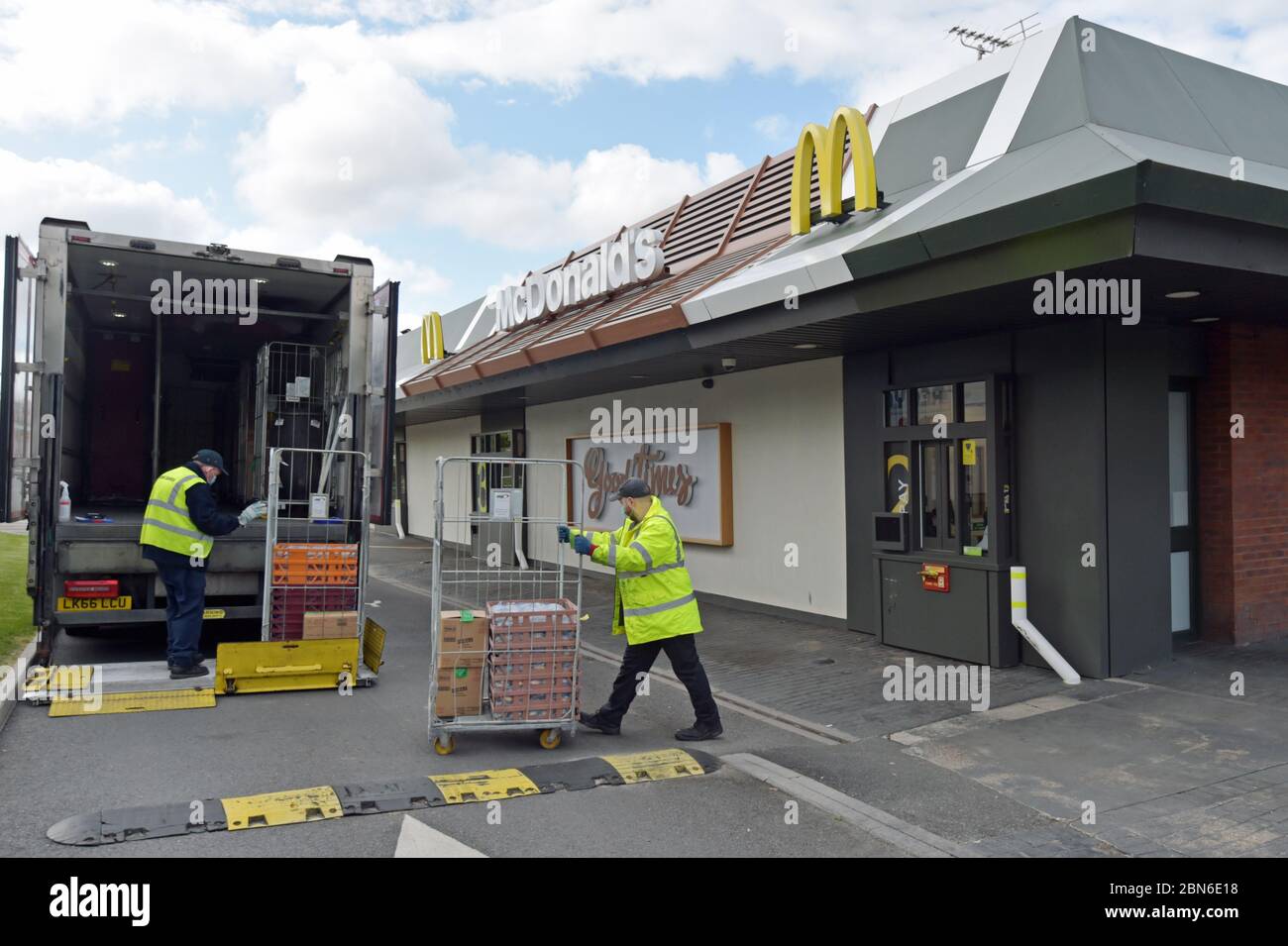 Mcdonald's staff uk hi-res stock photography and images - Alamy