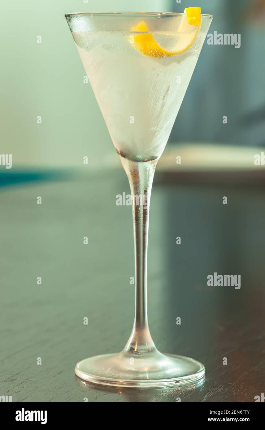Martini lemon twist hires stock photography and images Alamy