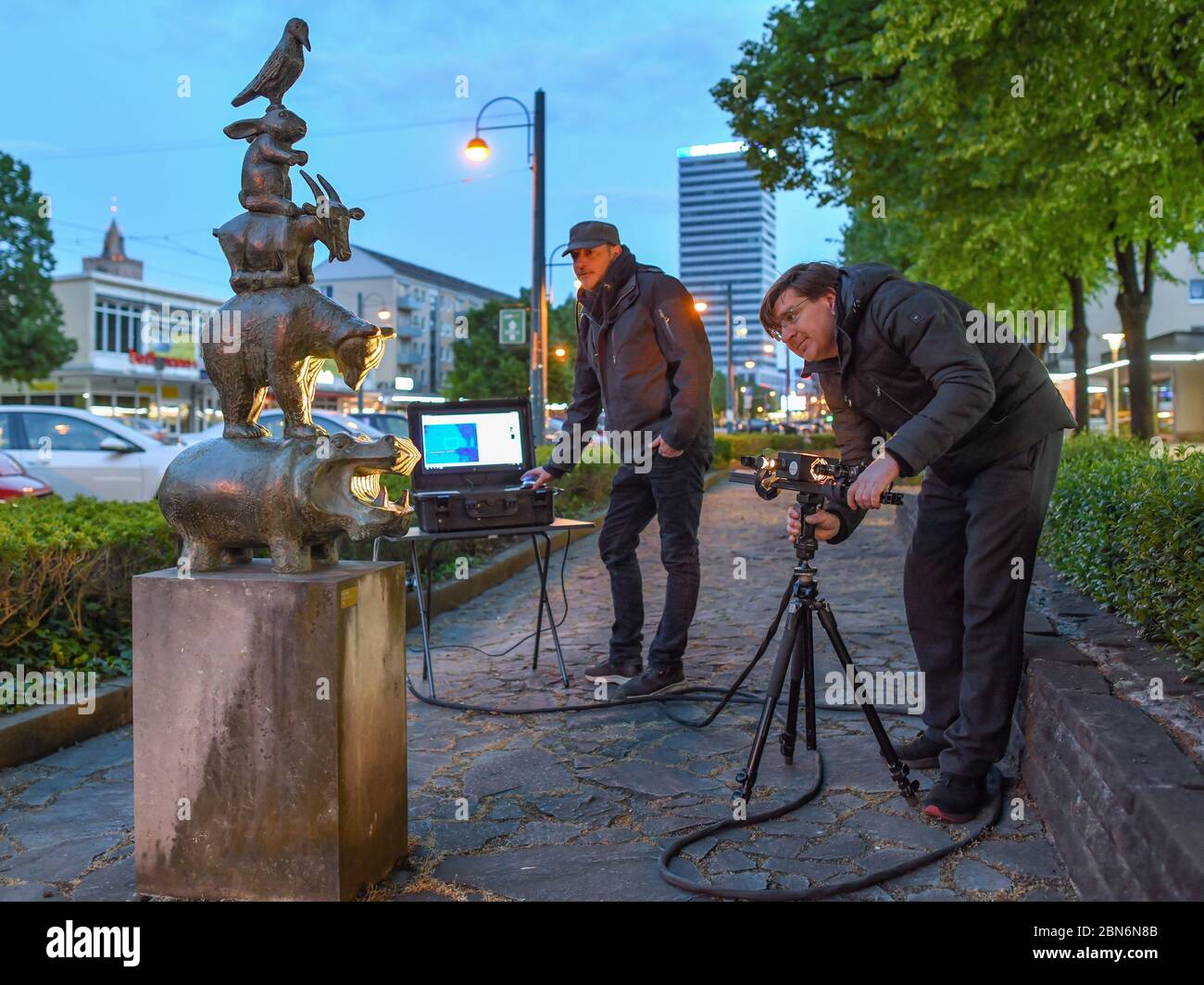 12 May 2020, Brandenburg, Frankfurt (Oder) Thomas Bauer (M) and Mark