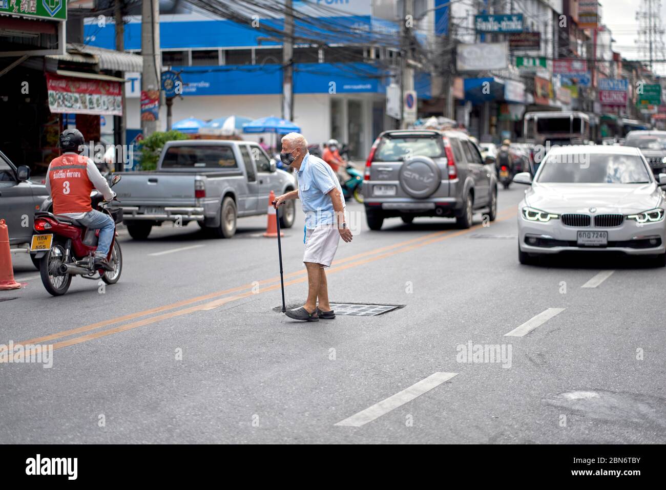 Help Old Man Crossing Road Stock Illustrations – 37 Help Old Man