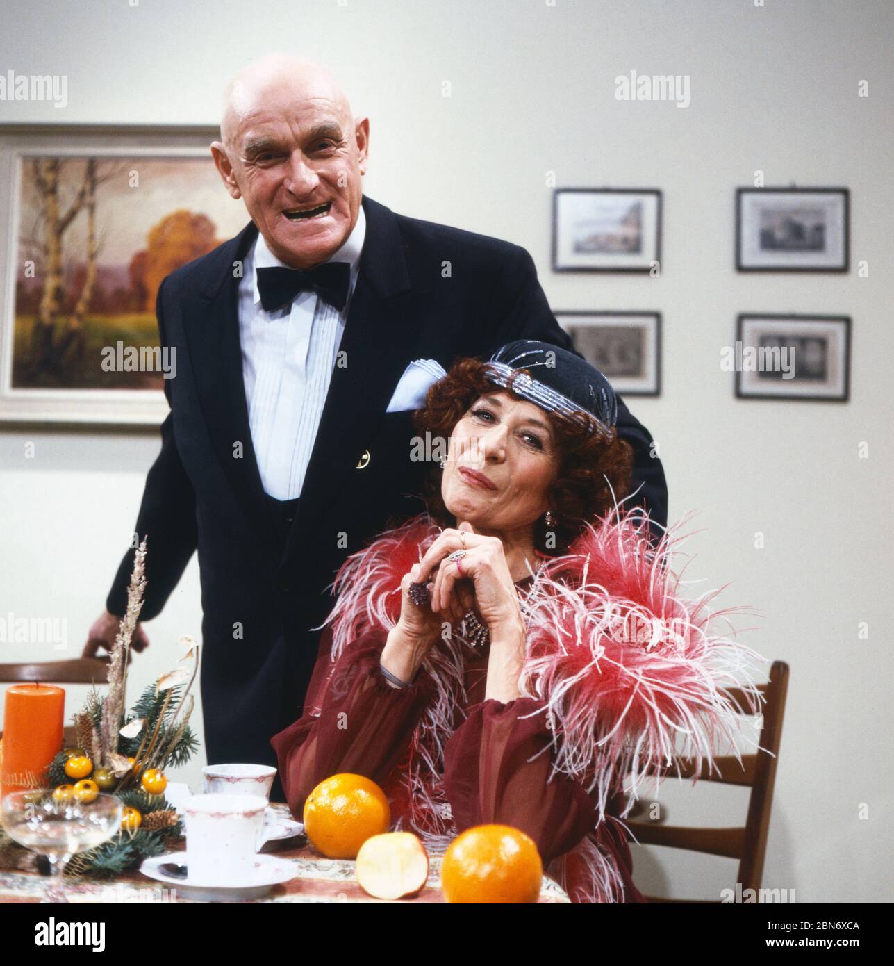 Glücksspirale, Fernsehlotterie, Deutschland um 1986, Moderator Hans  Rosenthal Stock Photo - Alamy