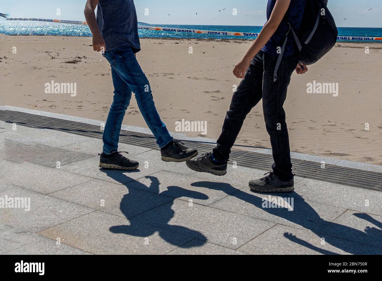Feet shake hi-res stock photography and images - Alamy