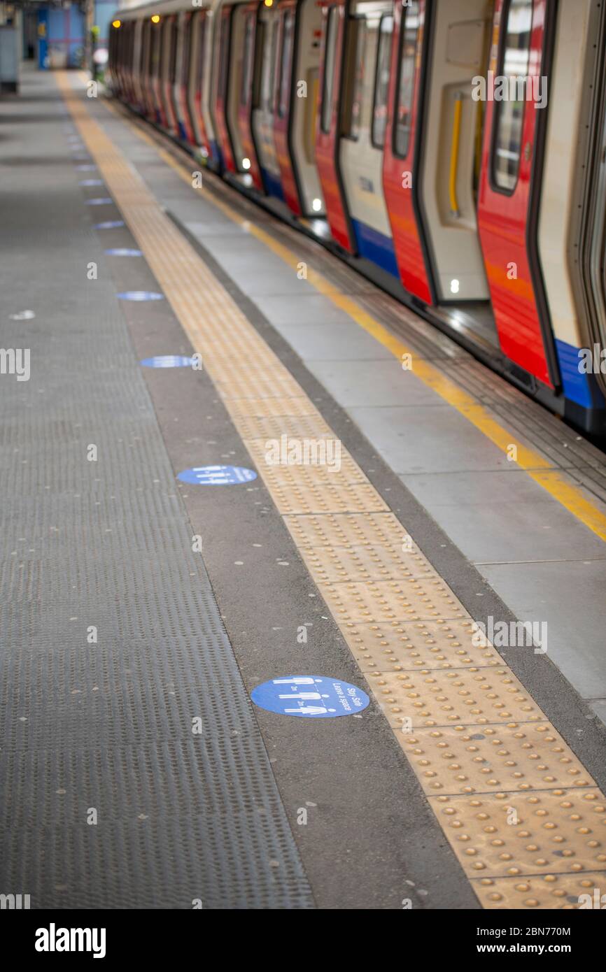 Underground sign wimbledon hi-res stock photography and images - Alamy