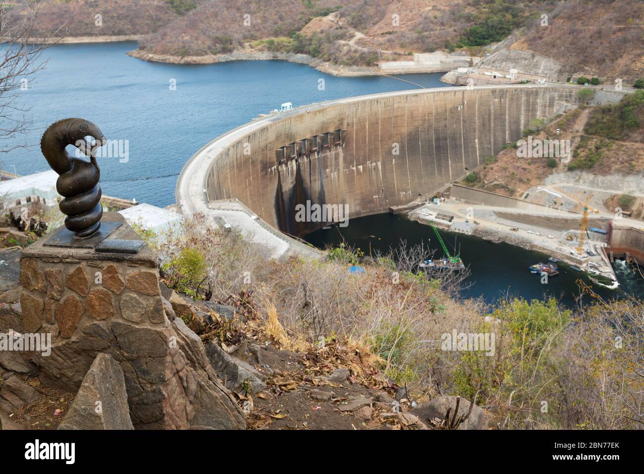 zambezi-snake-spirit-nyami-nyami-statue-overlooking-lake-kariba-dam