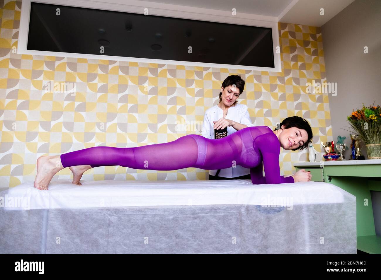 Lymphatic drainage massage LPG or R-sleek apparatus process. Woman in white  suit getting anti cellulite massage in a beauty salon. Skin and body care  Stock Photo - Alamy