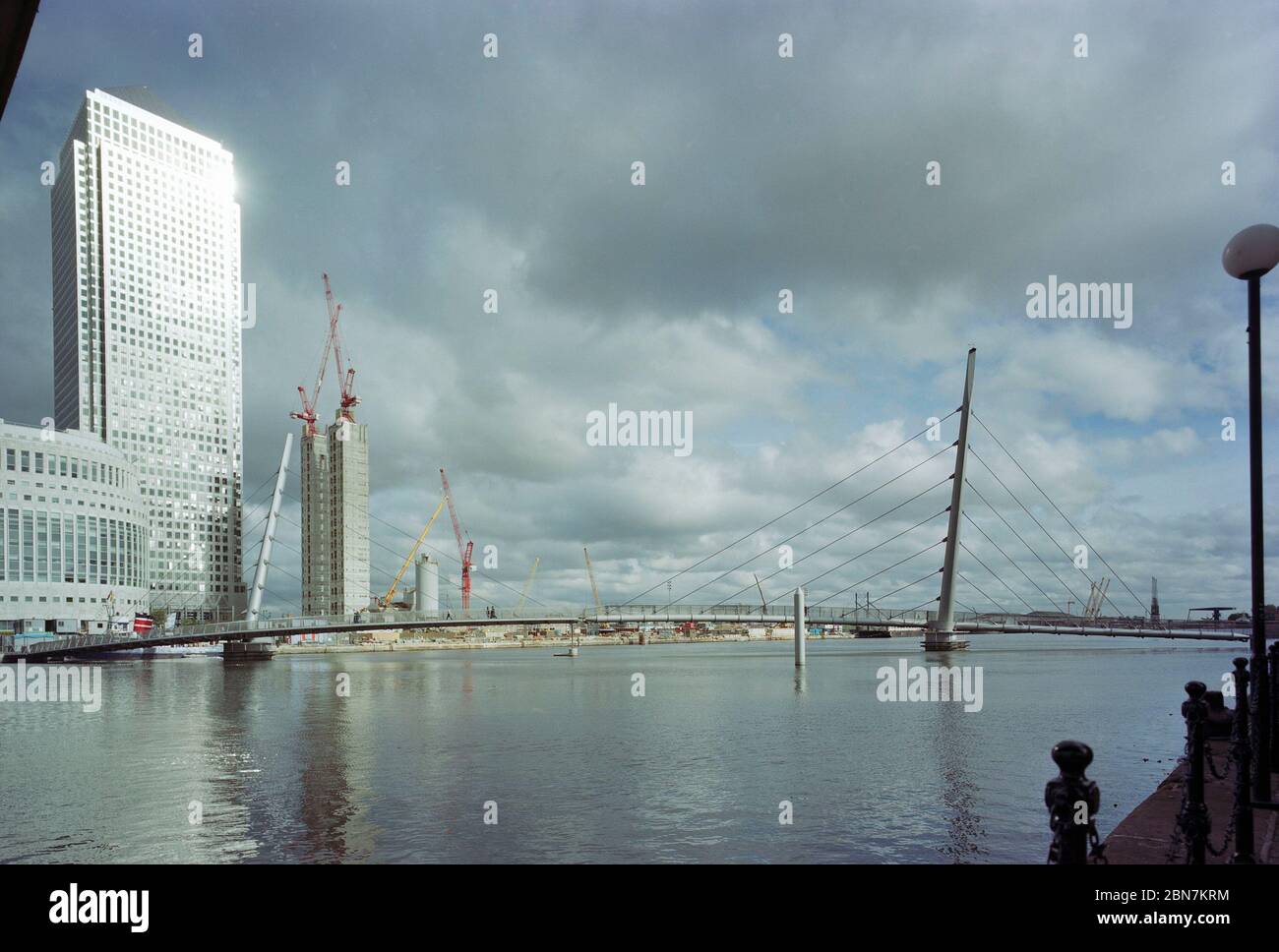 1990s canary wharf hi-res stock photography and images - Alamy