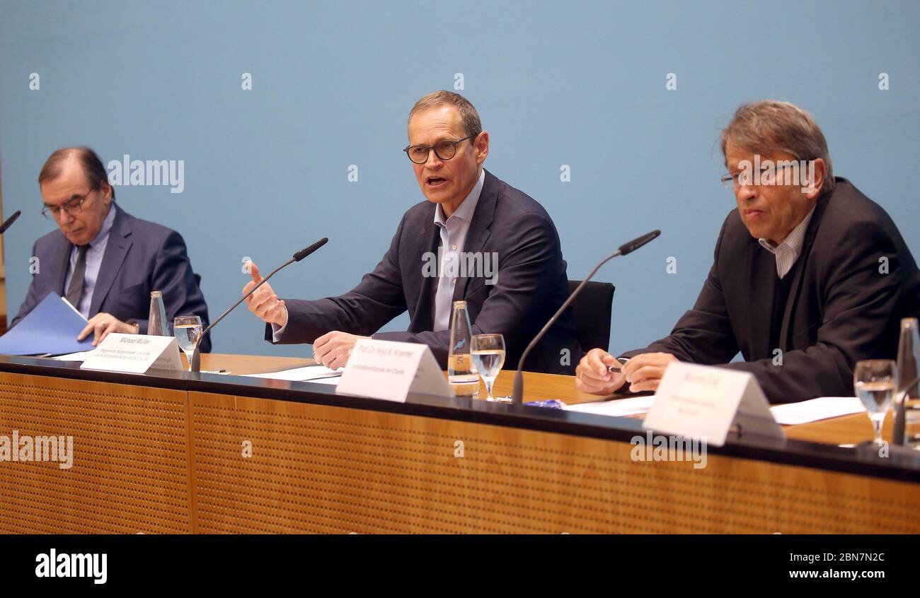 Berlin, Germany. 13th May, 2020. Ulrich Frei (l-r), Charité's Director of Health Care, Michael Müller (SPD), Governing Mayor, and Heyo K. Kroemer, Chairman of the Charité, answer questions from journalists at a press conference of the Charité and the Senate Chancellery for Science and Research about Covid-19, the results of the Charité staff testing, the screening program for patients, and planned steps to restore need-based care for all patients. Credit: Wolfgang Kumm/dpa/Alamy Live News Stock Photo