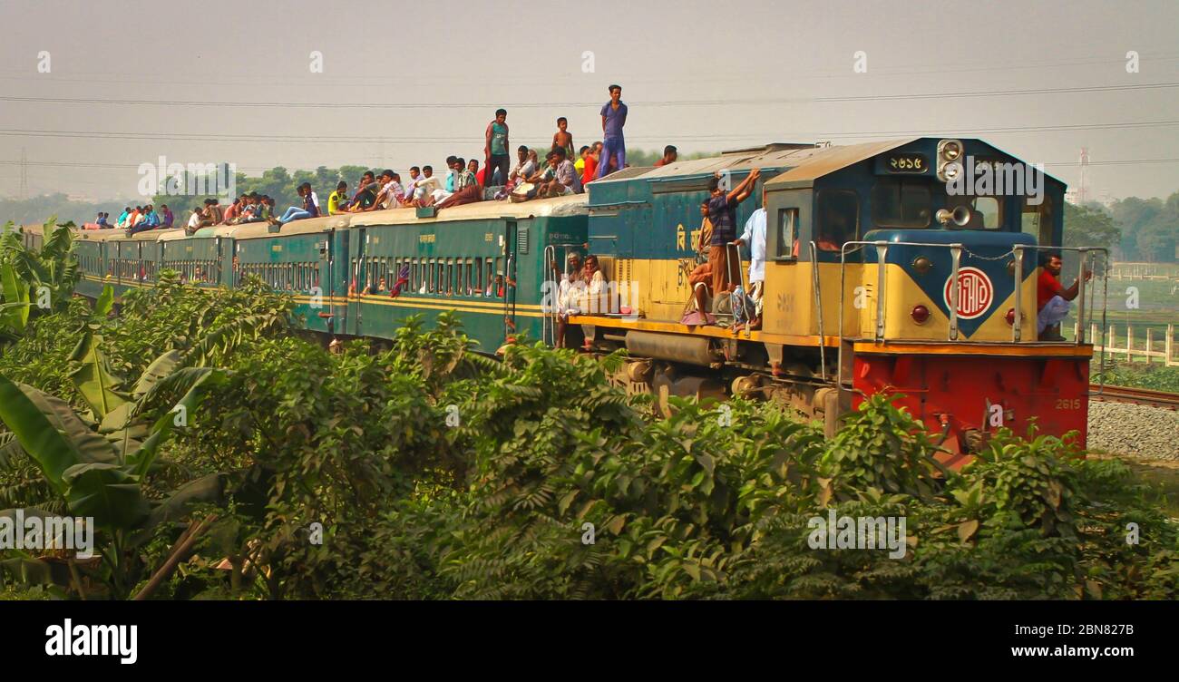 STANWELL TOPS, AUSTRALIA - Nov 23, 2015: Travels to Bangladesh found this crowed train Stock Photo