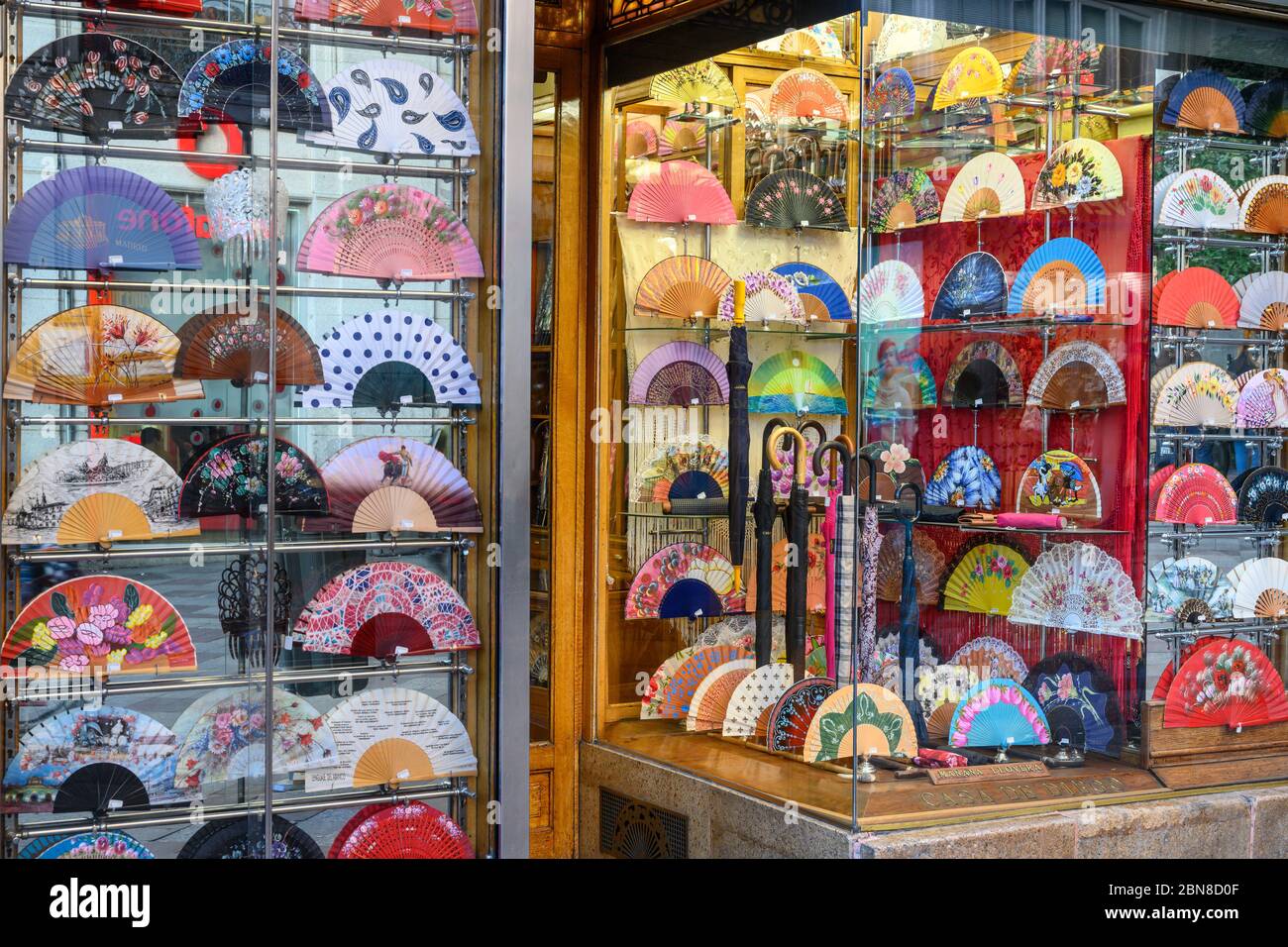 Souvenirs on sale at souvenir shop, Madrid, Spain. Fotografía de noticias -  Getty Images