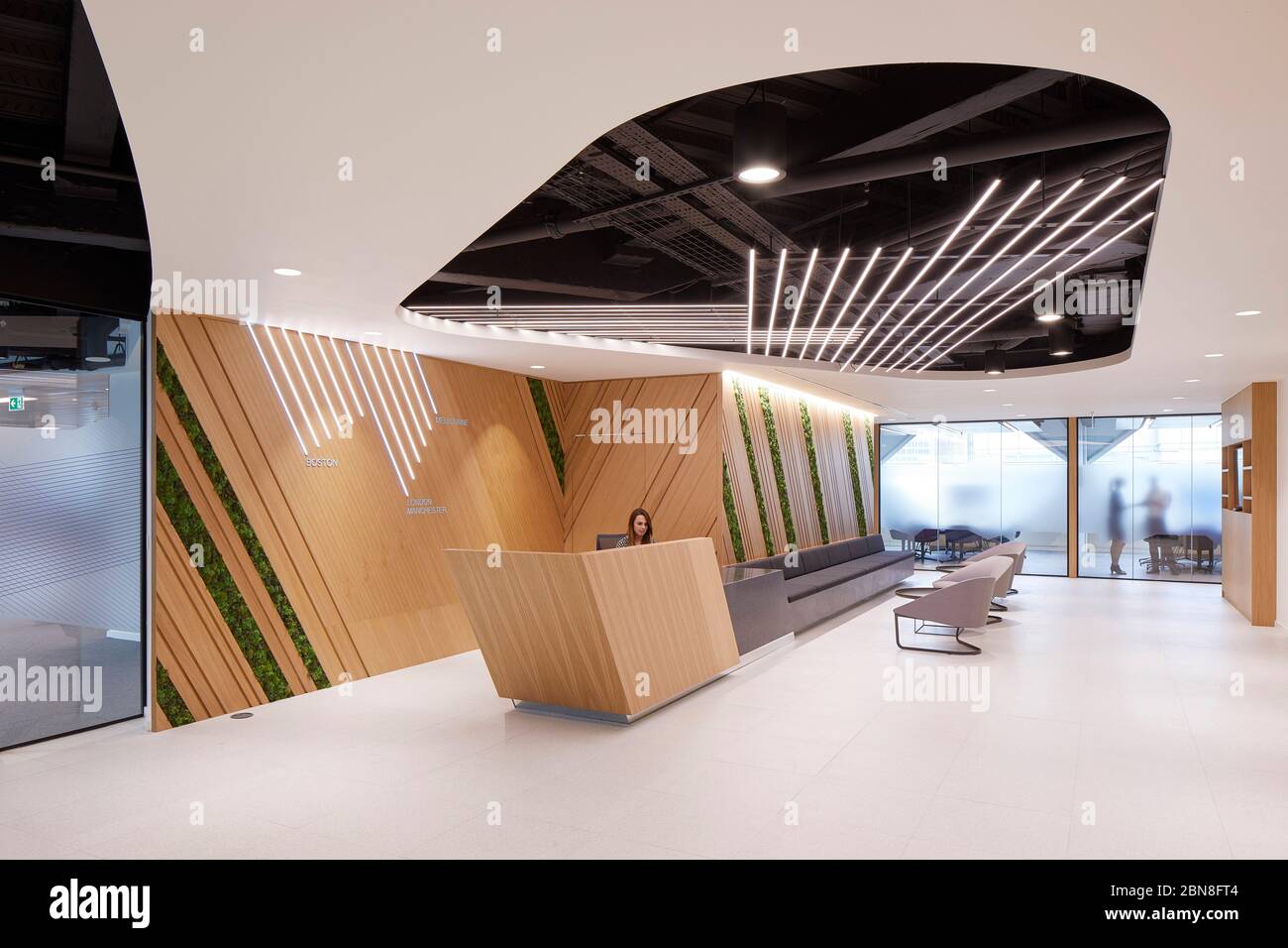 Reception desk. Office interior with smart contemporary design and  furniture. London Head Office, City of London, United Kingdom. Architect:  IOR, 2019 Stock Photo - Alamy