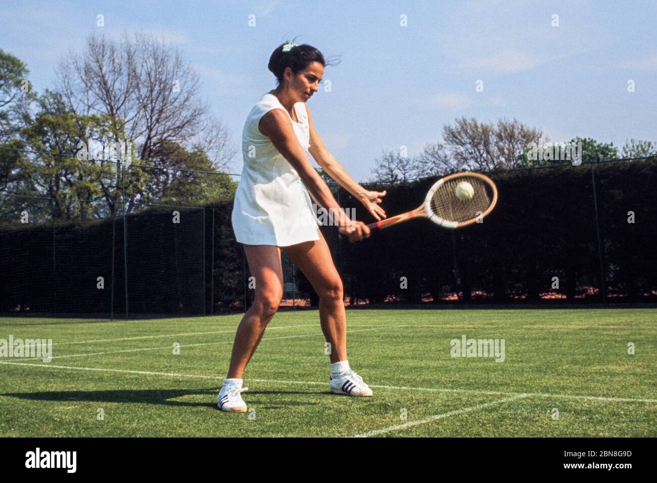 Virginia Wade tennis player Grand Slam winner practicing 1972 Stock Photo