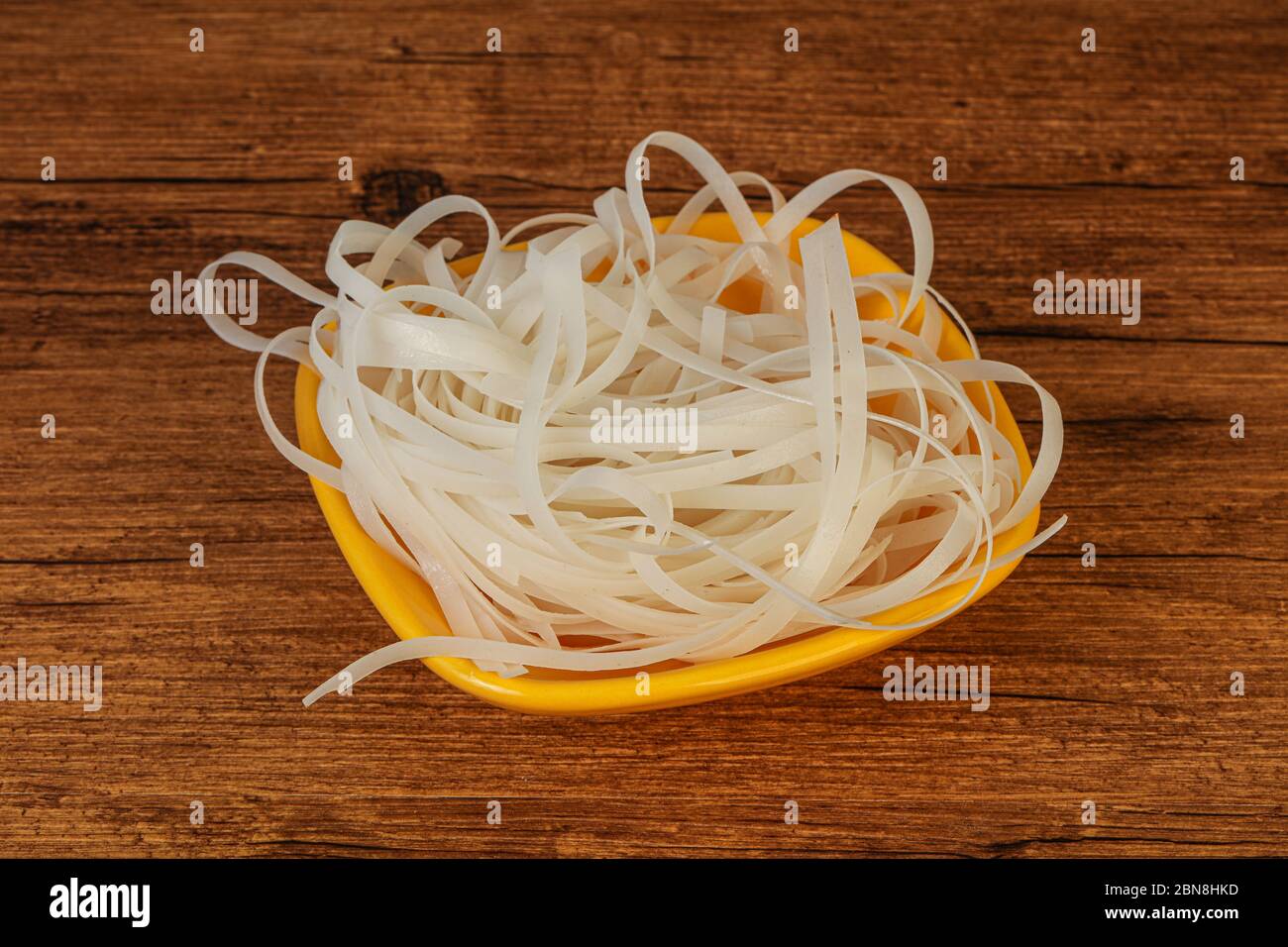 Boiled rice noodle ready for cooking Stock Photo - Alamy
