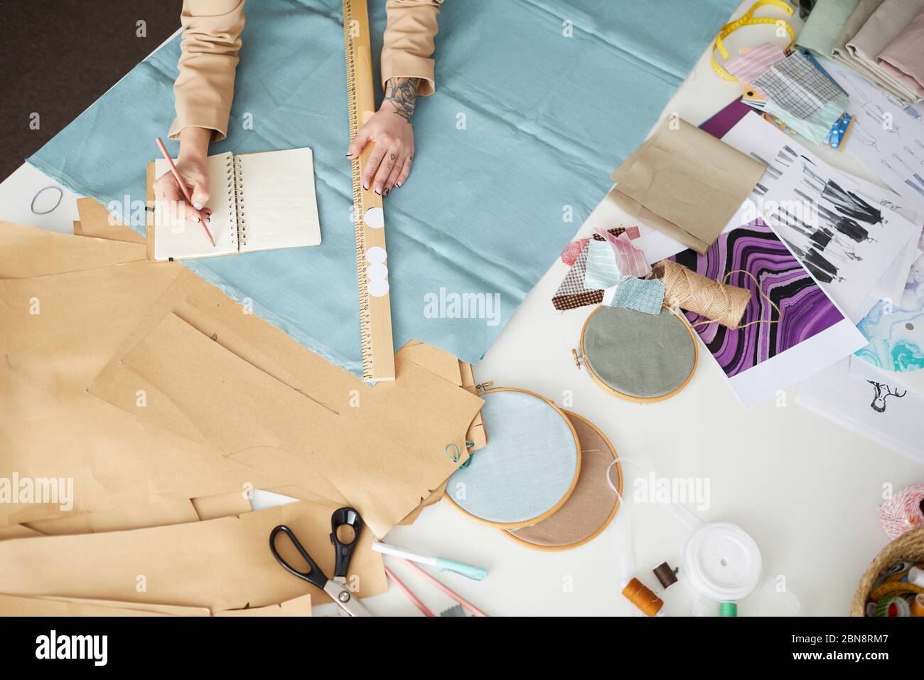 Dressmaking paper pattern hi-res stock photography and images - Alamy