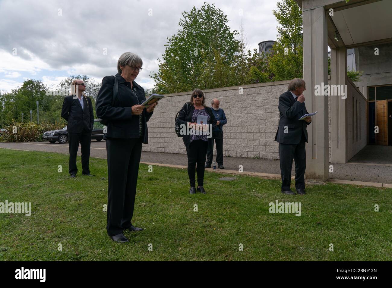 Attending a funeral hires stock photography and images Alamy