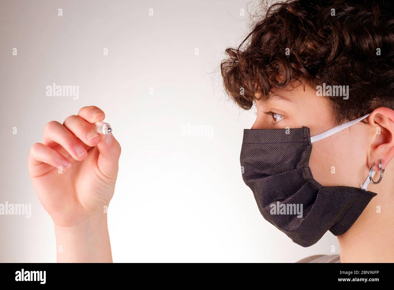 Woman medical mask hi-res stock photography and images - Alamy