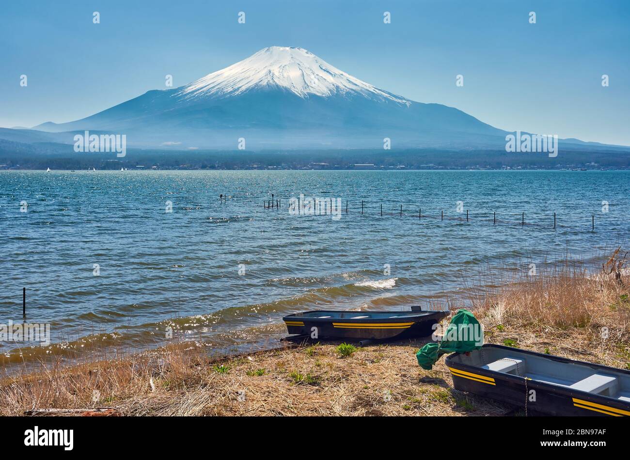 Iconic view of Lake Yamanaka and Mt. Fuji in the background, Yamanashi Prefecture, Japan Stock Photo